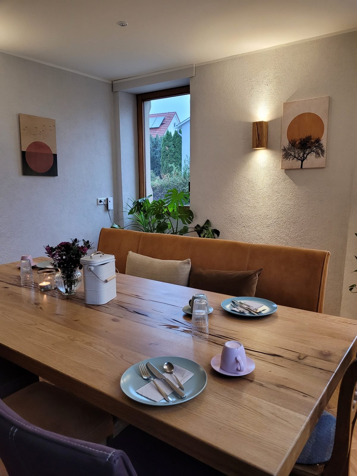 Gedeckter Esstisch